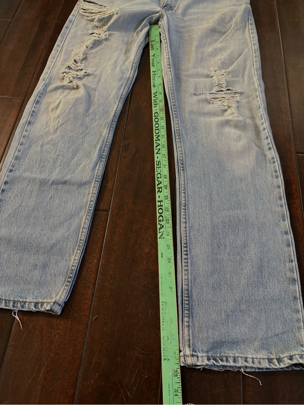 Vintage Distressed Levi's 505 Light Wash Blue Jeans - Y2K - Picture 9 of 10